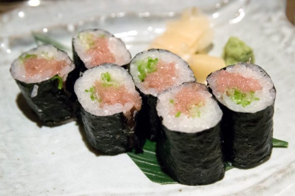 A negi-toro roll from TsuruTonTan